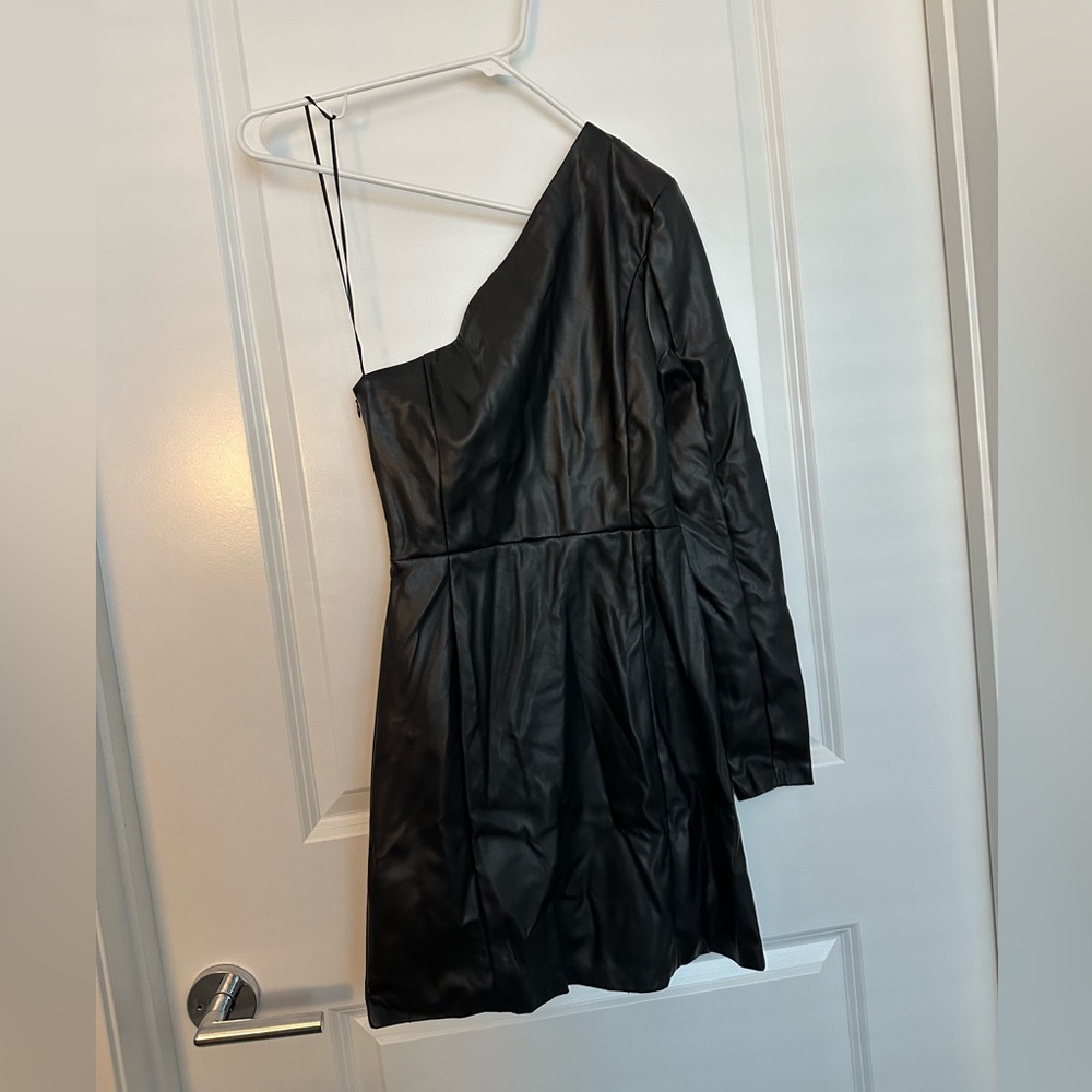 Steve Madden one arm leather dress size XS